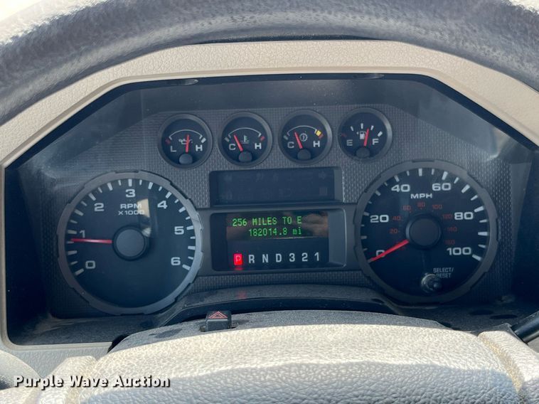 image for item LA9875 2008 Ford F250 Super Duty XL  Crew Cab flatbed pickup truck