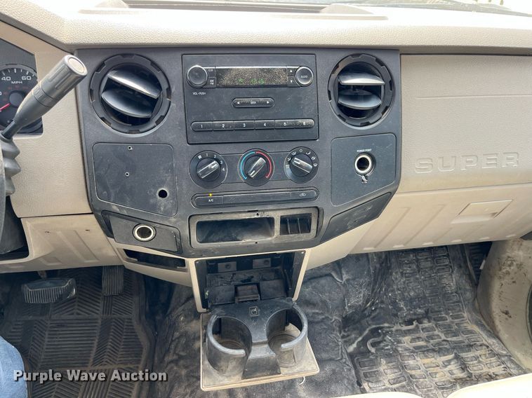 image for item LA9875 2008 Ford F250 Super Duty XL  Crew Cab flatbed pickup truck