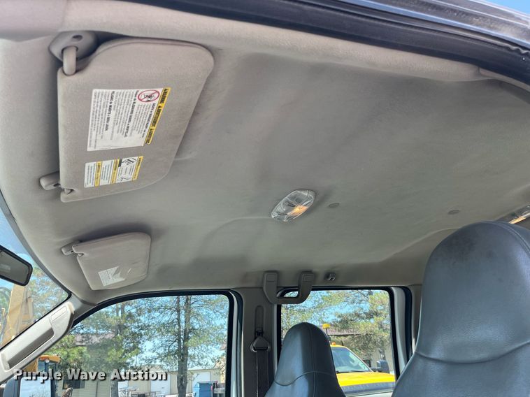 image for item LA9875 2008 Ford F250 Super Duty XL  Crew Cab flatbed pickup truck