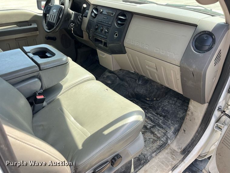 image for item LA9875 2008 Ford F250 Super Duty XL  Crew Cab flatbed pickup truck