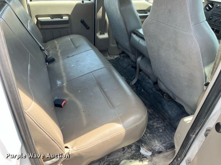 image for item LA9875 2008 Ford F250 Super Duty XL  Crew Cab flatbed pickup truck