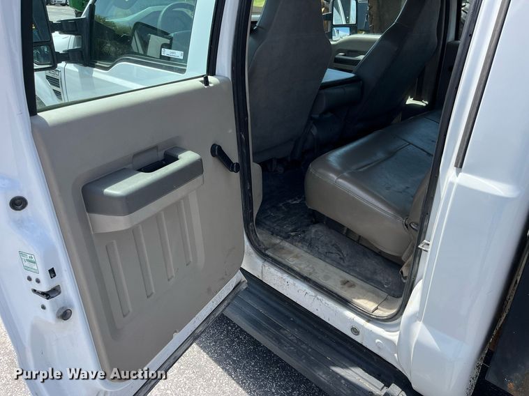 image for item LA9875 2008 Ford F250 Super Duty XL  Crew Cab flatbed pickup truck