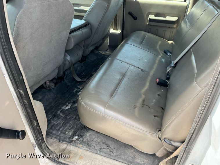 image for item LA9875 2008 Ford F250 Super Duty XL  Crew Cab flatbed pickup truck