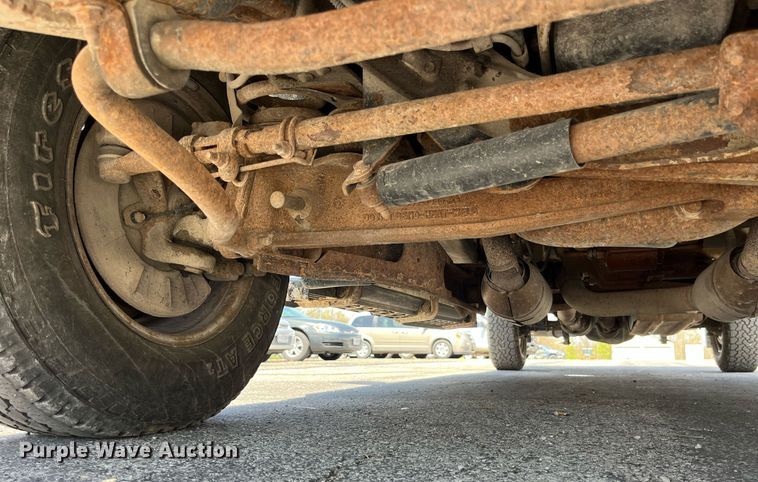 image for item LA9875 2008 Ford F250 Super Duty XL  Crew Cab flatbed pickup truck