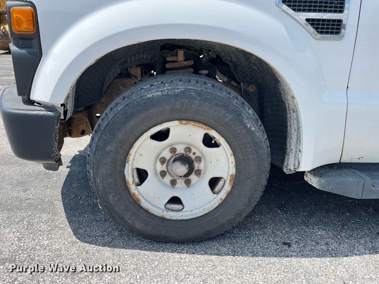 image for item LA9875 2008 Ford F250 Super Duty XL  Crew Cab flatbed pickup truck