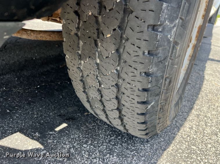 image for item LA9875 2008 Ford F250 Super Duty XL  Crew Cab flatbed pickup truck