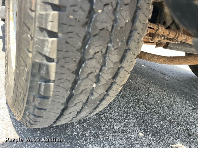 image for item LA9875 2008 Ford F250 Super Duty XL  Crew Cab flatbed pickup truck