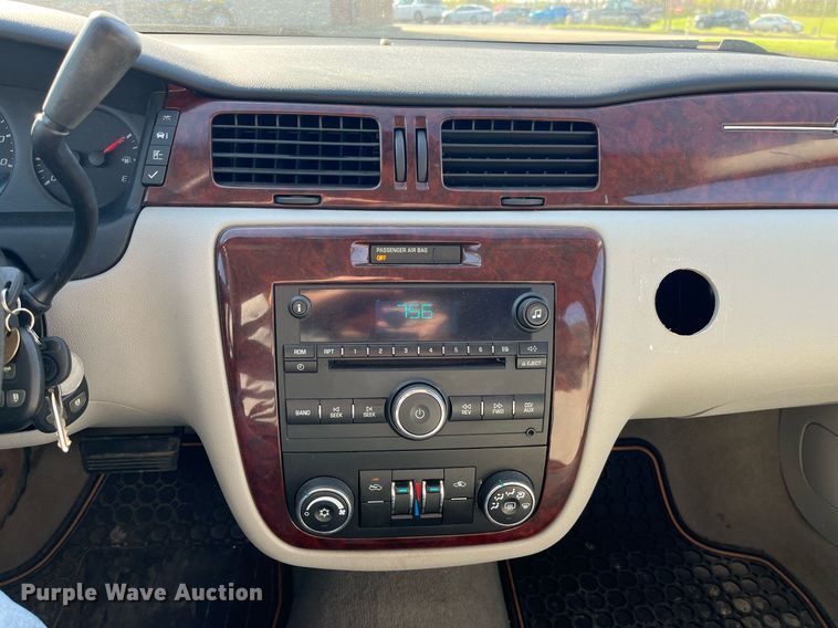 image for item LA9876 2009 Chevrolet Impala LS