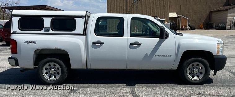 image for item LA9877 2010 Chevrolet Silverado 1500  Crew Cab pickup truck