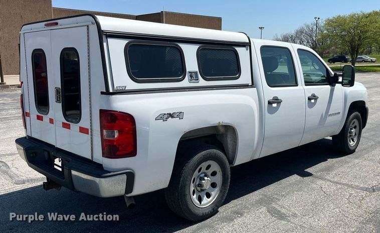 image for item LA9877 2010 Chevrolet Silverado 1500  Crew Cab pickup truck