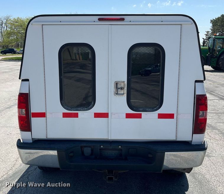 image for item LA9877 2010 Chevrolet Silverado 1500  Crew Cab pickup truck