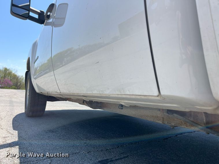 image for item LA9877 2010 Chevrolet Silverado 1500  Crew Cab pickup truck