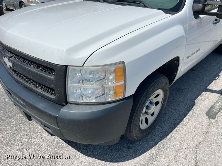 image for item LA9877 2010 Chevrolet Silverado 1500  Crew Cab pickup truck