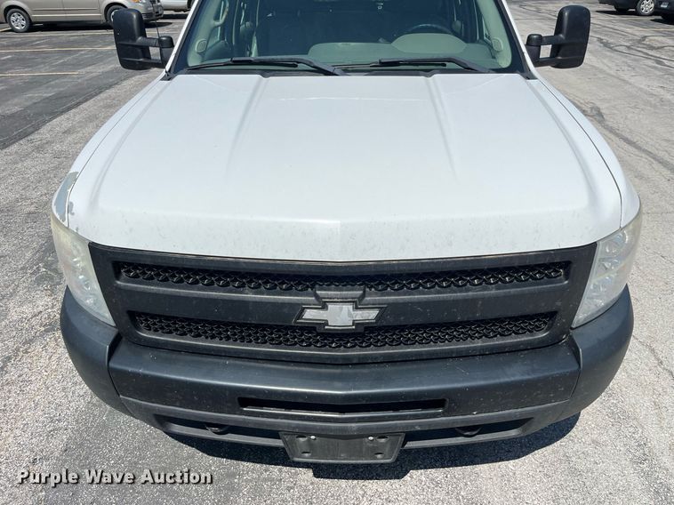 image for item LA9877 2010 Chevrolet Silverado 1500  Crew Cab pickup truck