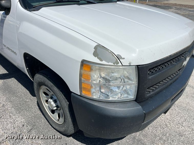 image for item LA9877 2010 Chevrolet Silverado 1500  Crew Cab pickup truck