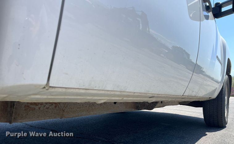 image for item LA9877 2010 Chevrolet Silverado 1500  Crew Cab pickup truck