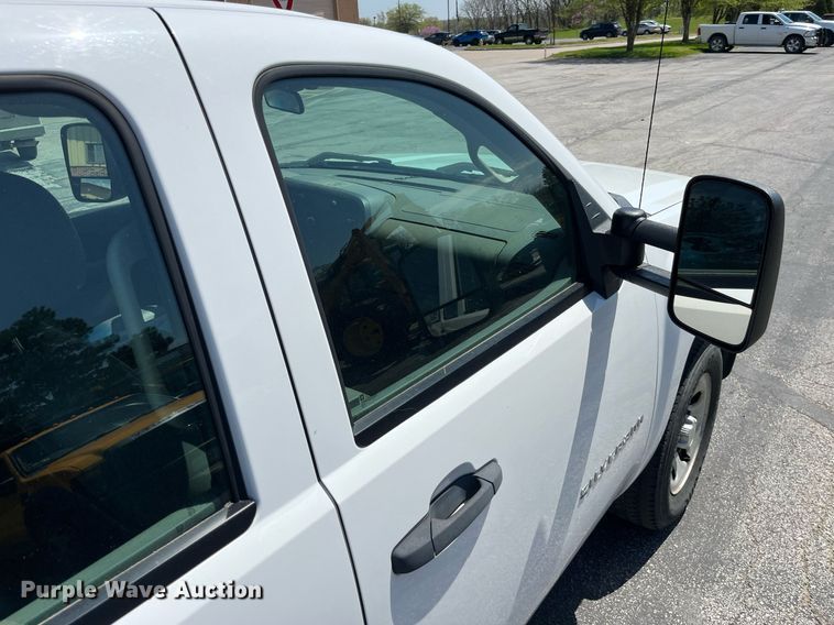 image for item LA9877 2010 Chevrolet Silverado 1500  Crew Cab pickup truck