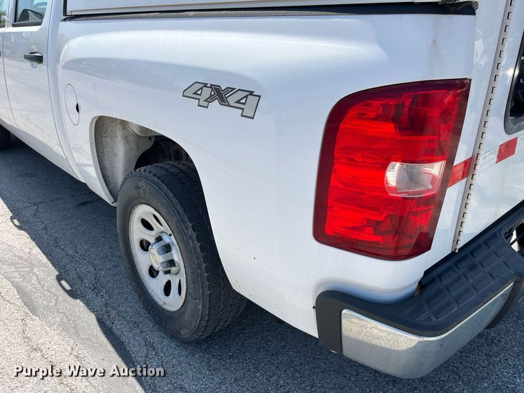 image for item LA9877 2010 Chevrolet Silverado 1500  Crew Cab pickup truck