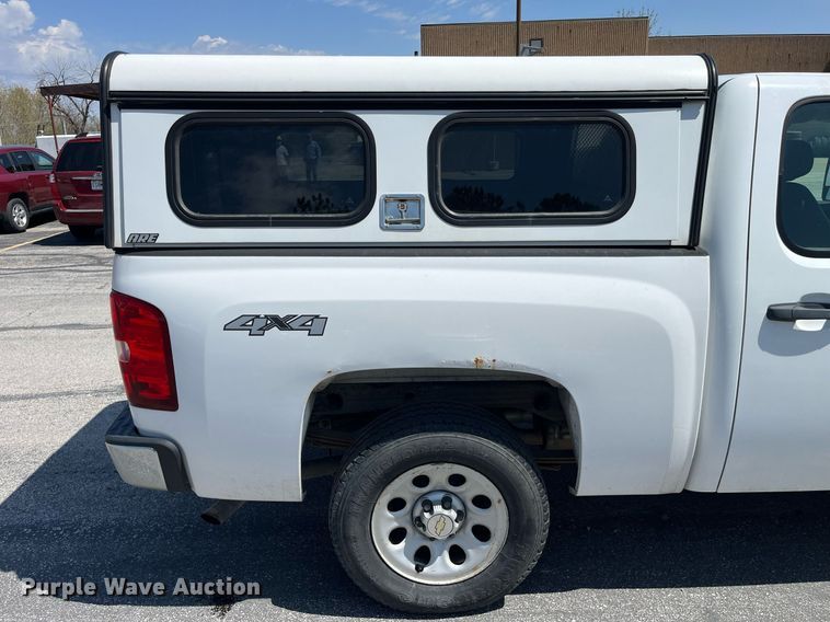 image for item LA9877 2010 Chevrolet Silverado 1500  Crew Cab pickup truck