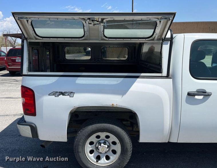 image for item LA9877 2010 Chevrolet Silverado 1500  Crew Cab pickup truck