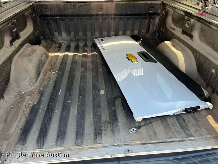 image for item LA9877 2010 Chevrolet Silverado 1500  Crew Cab pickup truck