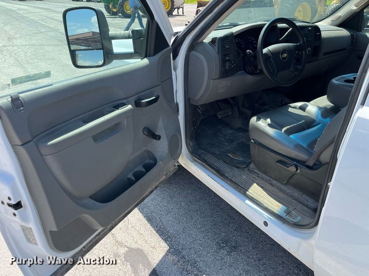 image for item LA9877 2010 Chevrolet Silverado 1500  Crew Cab pickup truck