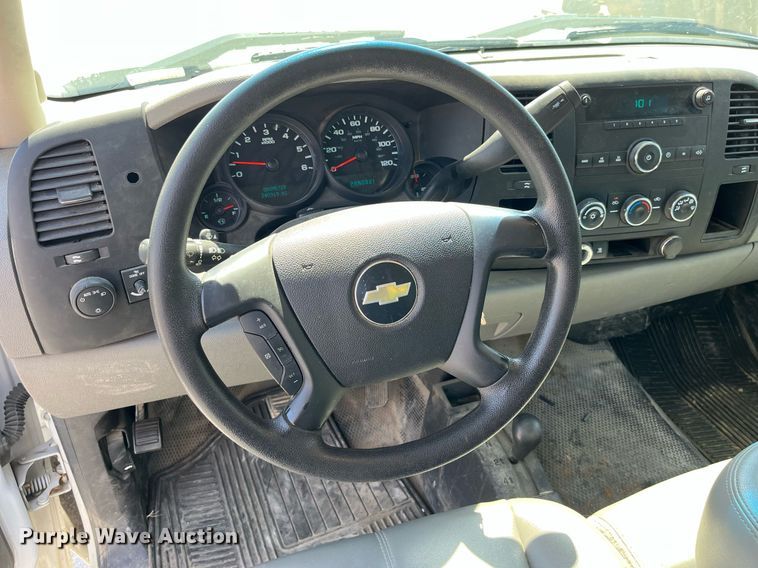 image for item LA9877 2010 Chevrolet Silverado 1500  Crew Cab pickup truck