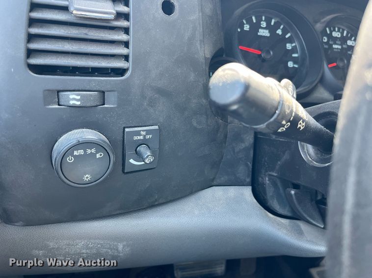 image for item LA9877 2010 Chevrolet Silverado 1500  Crew Cab pickup truck