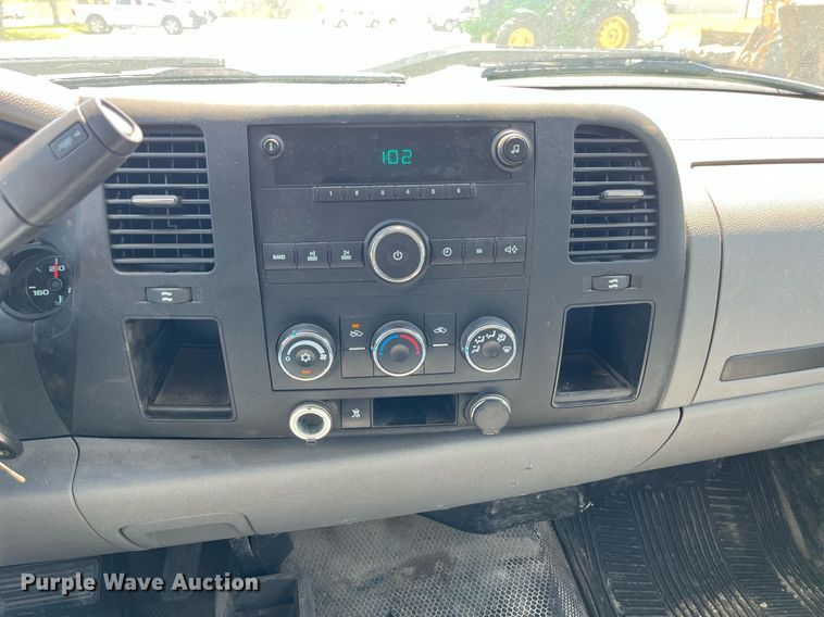 image for item LA9877 2010 Chevrolet Silverado 1500  Crew Cab pickup truck