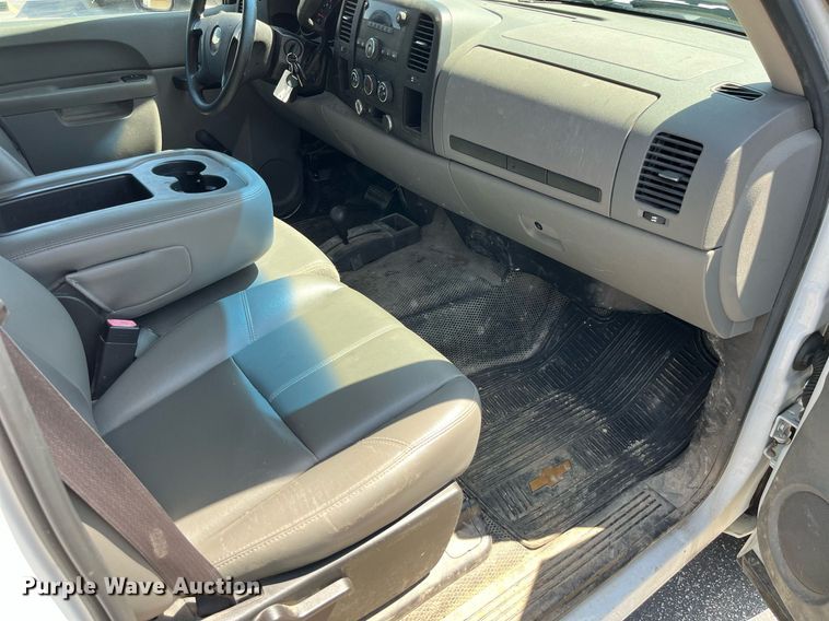 image for item LA9877 2010 Chevrolet Silverado 1500  Crew Cab pickup truck