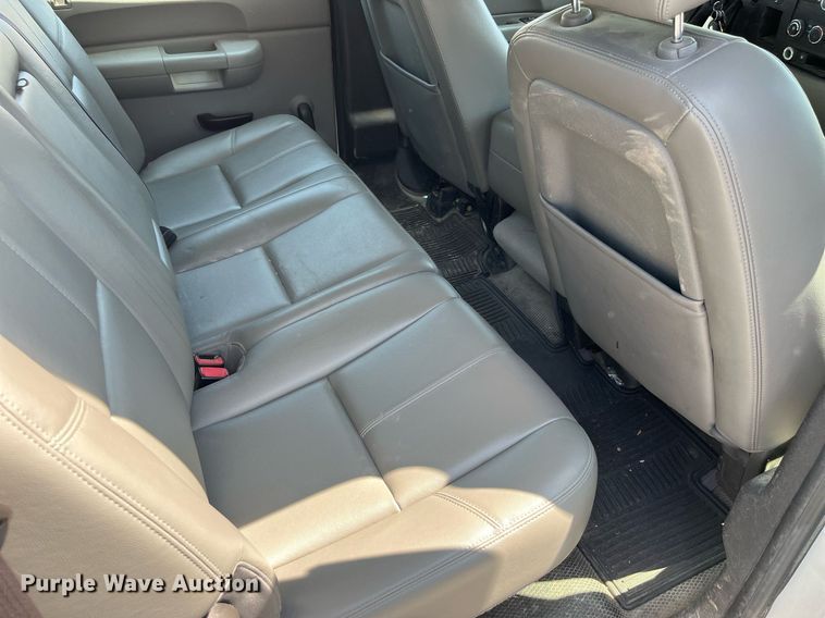 image for item LA9877 2010 Chevrolet Silverado 1500  Crew Cab pickup truck