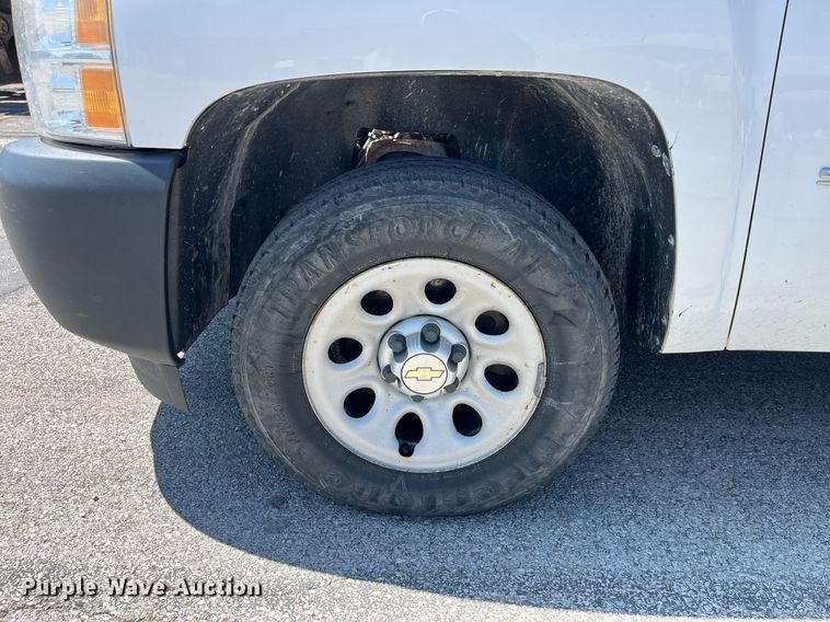 image for item LA9877 2010 Chevrolet Silverado 1500  Crew Cab pickup truck