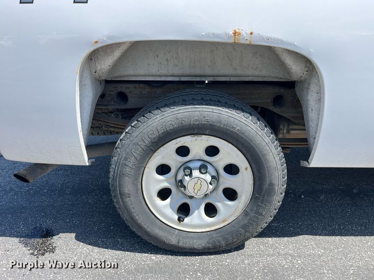 image for item LA9877 2010 Chevrolet Silverado 1500  Crew Cab pickup truck