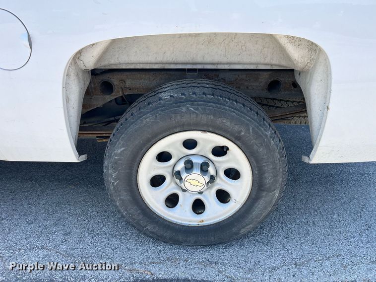 image for item LA9877 2010 Chevrolet Silverado 1500  Crew Cab pickup truck