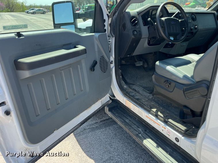 image for item LA9878 2013 Ford F450 Super Duty XL  truck cab and chassis