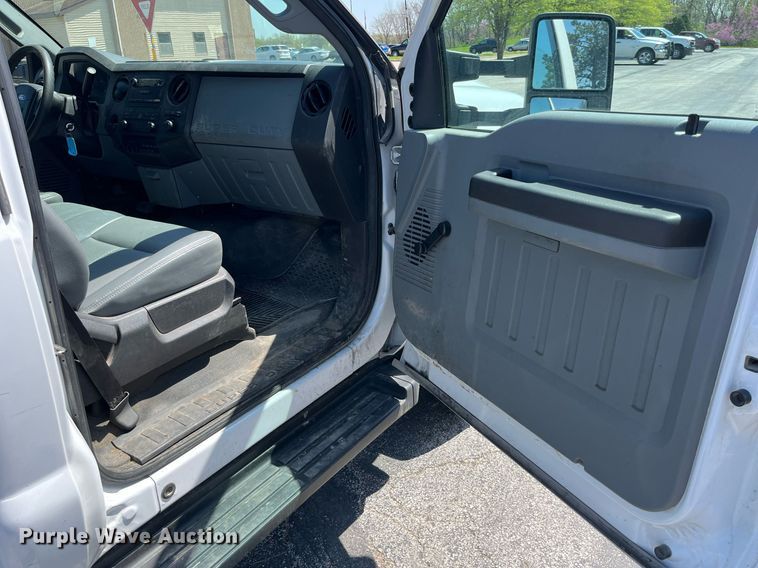 image for item LA9878 2013 Ford F450 Super Duty XL  truck cab and chassis