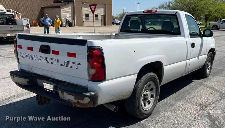 image for item LA9879 2005 Chevrolet Silverado 1500  pickup truck