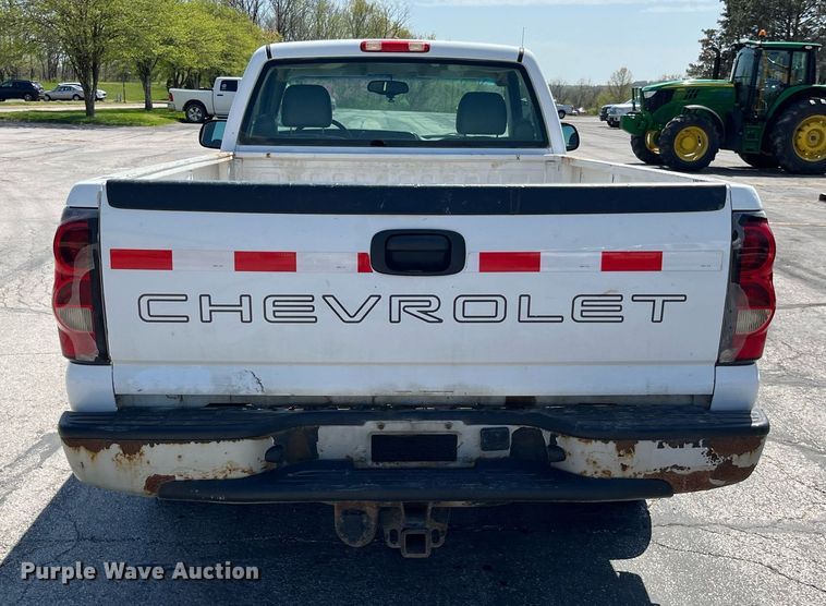 image for item LA9879 2005 Chevrolet Silverado 1500  pickup truck