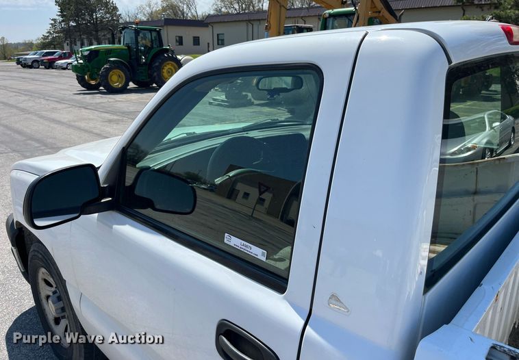 image for item LA9879 2005 Chevrolet Silverado 1500  pickup truck