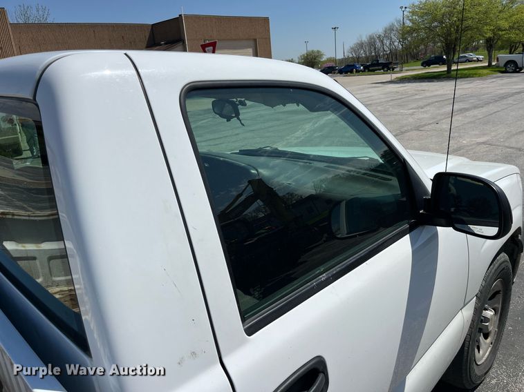 image for item LA9879 2005 Chevrolet Silverado 1500  pickup truck