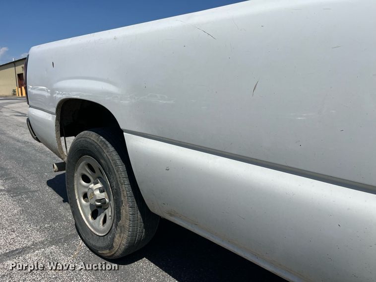 image for item LA9879 2005 Chevrolet Silverado 1500  pickup truck