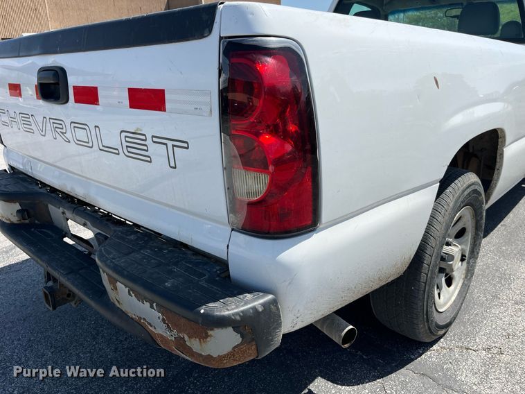 image for item LA9879 2005 Chevrolet Silverado 1500  pickup truck