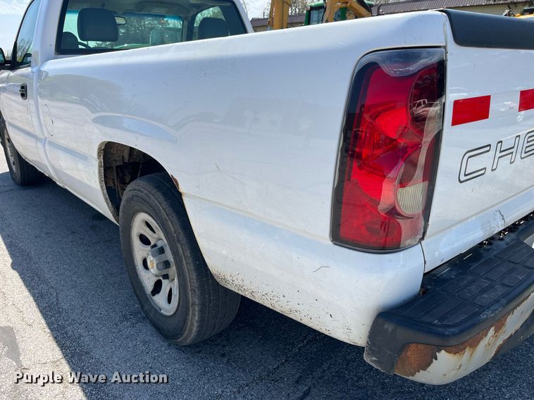 image for item LA9879 2005 Chevrolet Silverado 1500  pickup truck