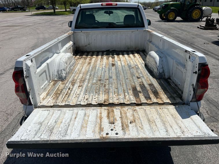 image for item LA9879 2005 Chevrolet Silverado 1500  pickup truck