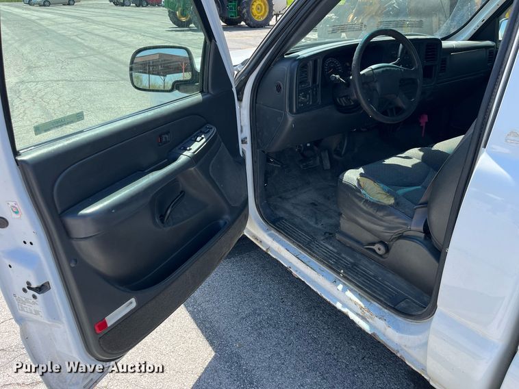 image for item LA9879 2005 Chevrolet Silverado 1500  pickup truck