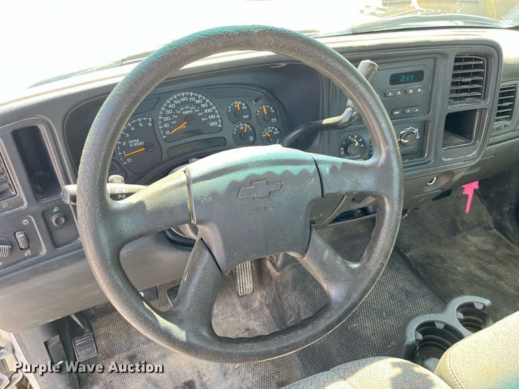 image for item LA9879 2005 Chevrolet Silverado 1500  pickup truck