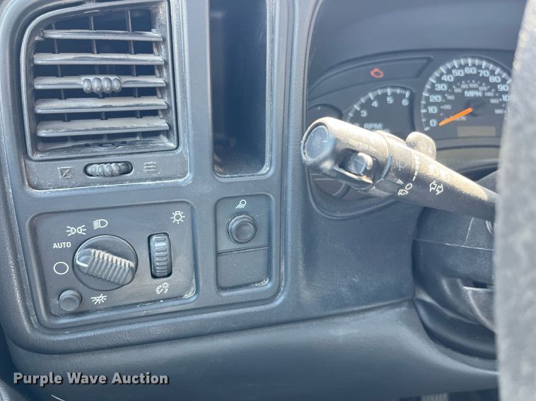 image for item LA9879 2005 Chevrolet Silverado 1500  pickup truck