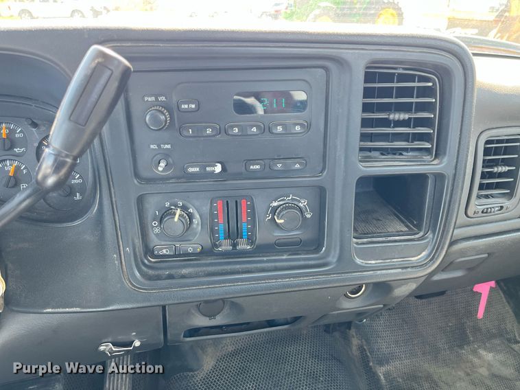 image for item LA9879 2005 Chevrolet Silverado 1500  pickup truck