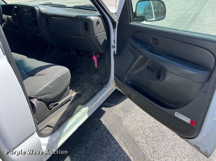 image for item LA9879 2005 Chevrolet Silverado 1500  pickup truck