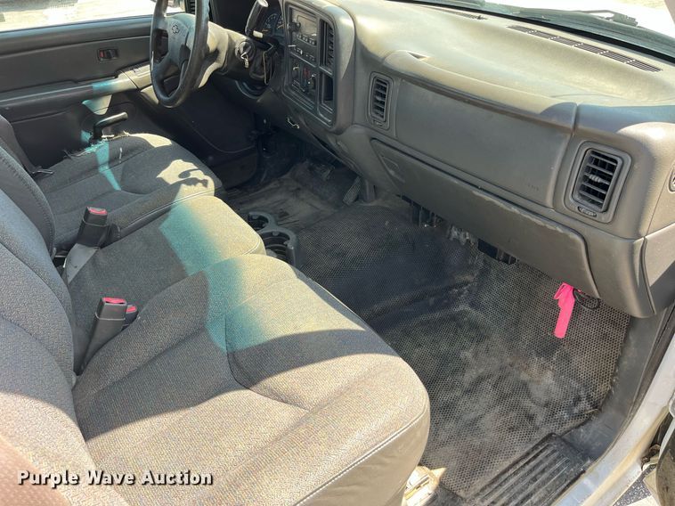 image for item LA9879 2005 Chevrolet Silverado 1500  pickup truck